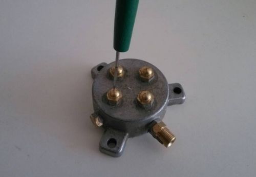 天然气灶喷嘴图片，天然气灶喷嘴定位与不定位区别