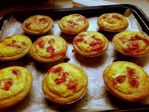 怎样用烤箱烤蛋挞视频，怎样用烤箱烤蛋挞我还不会用烤箱教一下呗