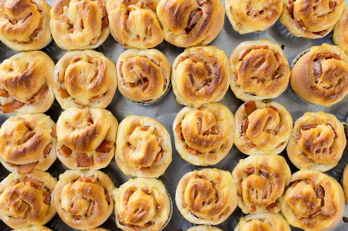 女人梦见捡板栗是什么意思，女人梦见板栗树下捡板栗