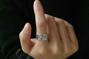 不同手指戴戒指的意思是什么，女生戴左手无名指戒指的意思