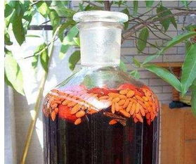 红枣泡酒的功效与作用及食用方法，红枣泡酒的正确方法