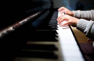 钢琴老师简介怎么写，艺术机构钢琴老师简介