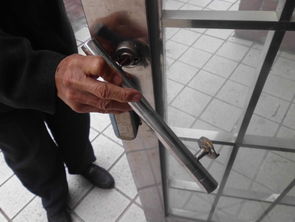 梦到门坏了是什么意思 家里又来了陌生人，做梦梦见门坏了是什么意思