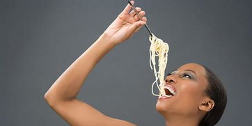 梦见别人吃面条我没吃 周公解梦，梦见别人吃面条是什么意思 周公解梦