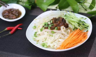 炸酱面菜码四明四暗，老北京炸酱面菜码