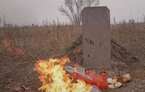 梦见上坟烧纸火很旺，梦见上坟烧纸点不着