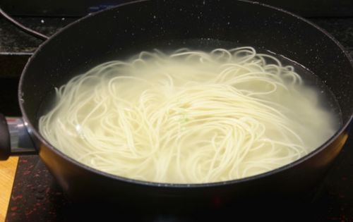 面条怎样做筋道爽滑，手工面条怎么做筋道