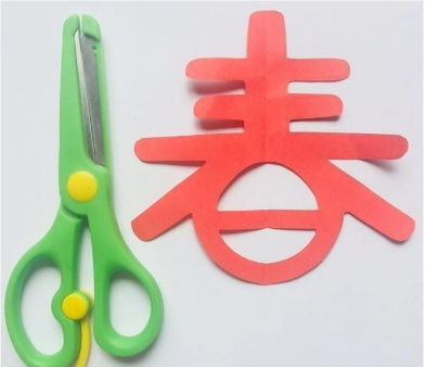 轴对称春字怎么剪，剪窗花春字怎么剪
