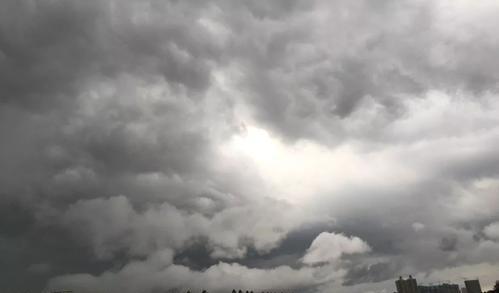 打雷不下雨歇后语下一句是什么，打雷不下雨(打一字)