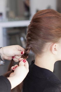 头发定型用发胶好还是啫喱水好，头发定型喷雾