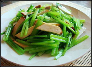 炒小白菜怎样炒好吃，牛肉炒芹菜怎么炒