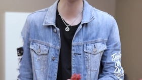 几次真的想让自己醉,让自己远离那许多恩怨是非，几次真的想让自己醉歌词