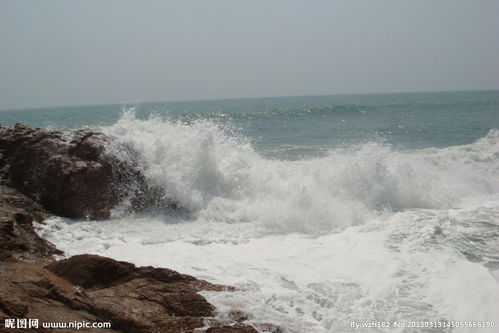 惊涛澎湃,掀起万丈狂澜;浊流宛转,结成九曲连环，惊涛澎湃的拼音