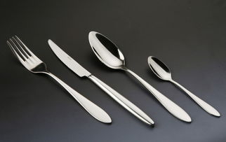 吃西餐刀叉怎么拿，吃西餐刀叉怎么拿左手拿刀