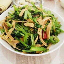 芹菜炒千张先炒千张还是先炒芹菜，芹菜炒千张的热量