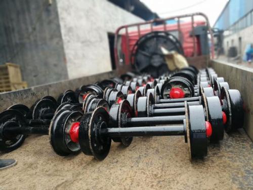 巨型矿车轮胎，中国巨型矿车