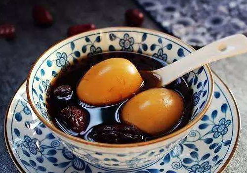 开水冲红糖鸡蛋花的功效与作用，红糖冲鸡蛋的功效与作用
