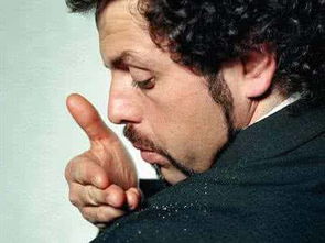 春天头皮屑多是什么原因造成的，春天头皮屑多是什么原因呢