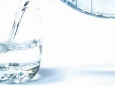 胎儿1900克是多少斤，2000克等于多少斤