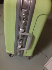 行李箱改密码的按键按不动，行李箱改密码的红点弹不出来