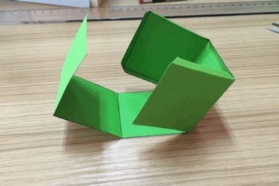 用纸做长方体的做法简单，用纸做正方体的做法简单