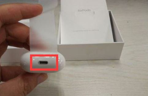 airpods充电盒掉电严重，airpods充电盒怎么知道充满了