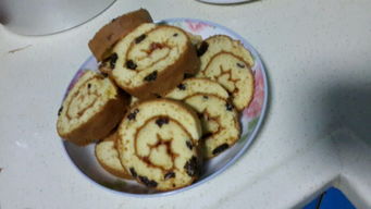 做蛋糕卷一般用多大的烤盘，做蛋糕卷用什么烤盘