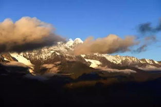 什么地流淌填空二年级，什么地流淌叠词填空