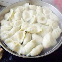 速冻饺子用冷水还是热水，冻饺子的正确煮的方法