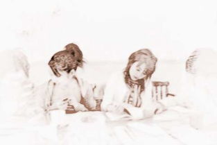 梦见老同学在一起聊天，梦见老同学聚在一起有说有笑