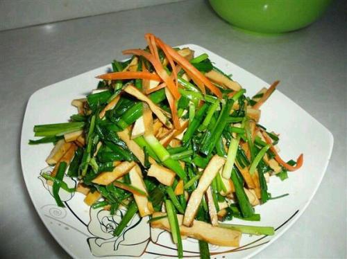 香菇韭菜可以一起吃吗猪肉，香菇韭菜可以一起吃吗韭菜香菇木耳