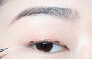 如何给厚单眼皮画眼线