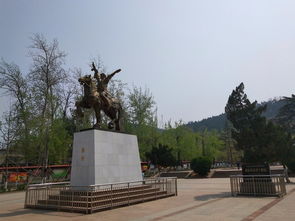 去英雄山从总站下车还是东站
