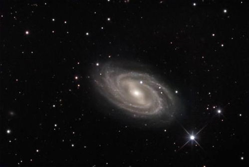 棒旋星系和漩涡星系的区别?