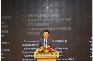 中翻译英 尽管交通拥挤,他还是设法准时赶到了剧场.(in spite of