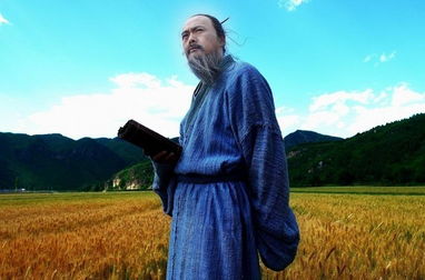 长太息以掩涕兮,哀民生之多艰! 屈原(离骚) 这句诗是什么意思?表达了诗 