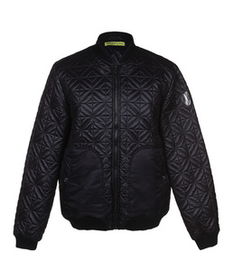 versace jeans和versace一样吗