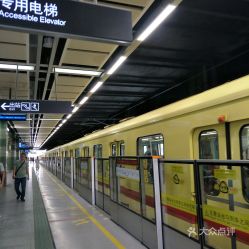 坑口地铁站
