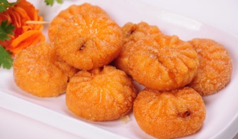学做南瓜饼
