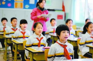 小学生坐姿正确有哪些