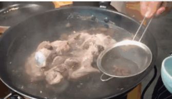 肉焯水用冷水还是热水