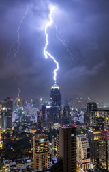 曼谷遭遇数十年来最强降雨,当地居民需要做好哪些防护?