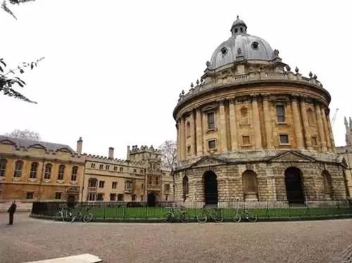 英国奢侈品管理专业有哪些大学