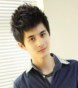 脸小的男生适合什么发型
