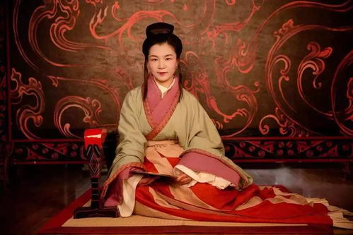 为什么会说秦时明月汉时关,明月和关分别是什么意思?