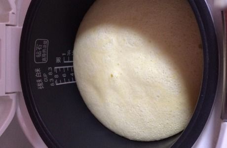用电饭煲做蛋糕一直不蓬松,如何才能做出来蓬松的蛋糕?