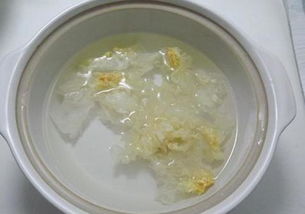 银耳凉水可以泡一夜吗
