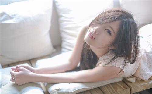 一个女一个宅念什么
