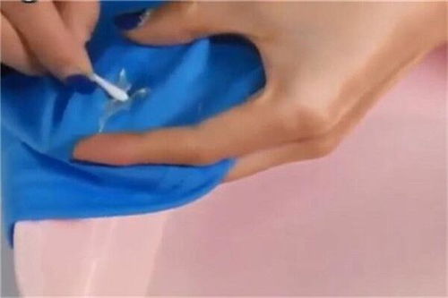 衣服上沾了胶用什么妙招能脱去 衣服上沾了胶怎么去掉