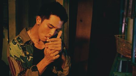 春光乍泄什么意思
